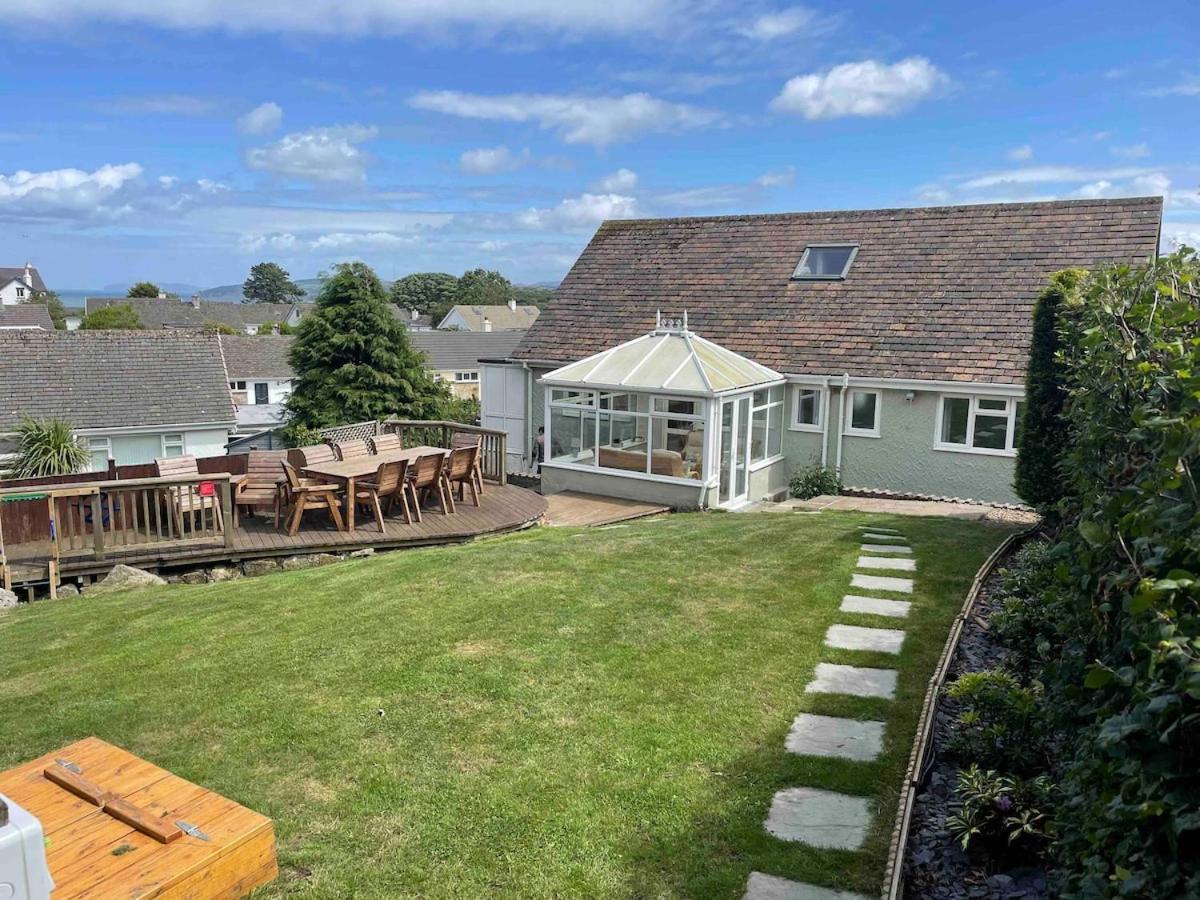 Family Holiday Home In Benllech With Hot Tub Exterior photo