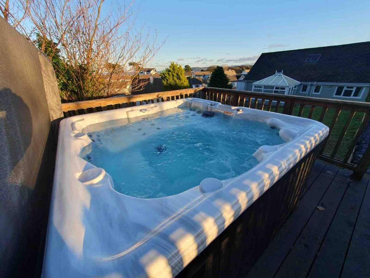 Family Holiday Home In Benllech With Hot Tub Exterior photo