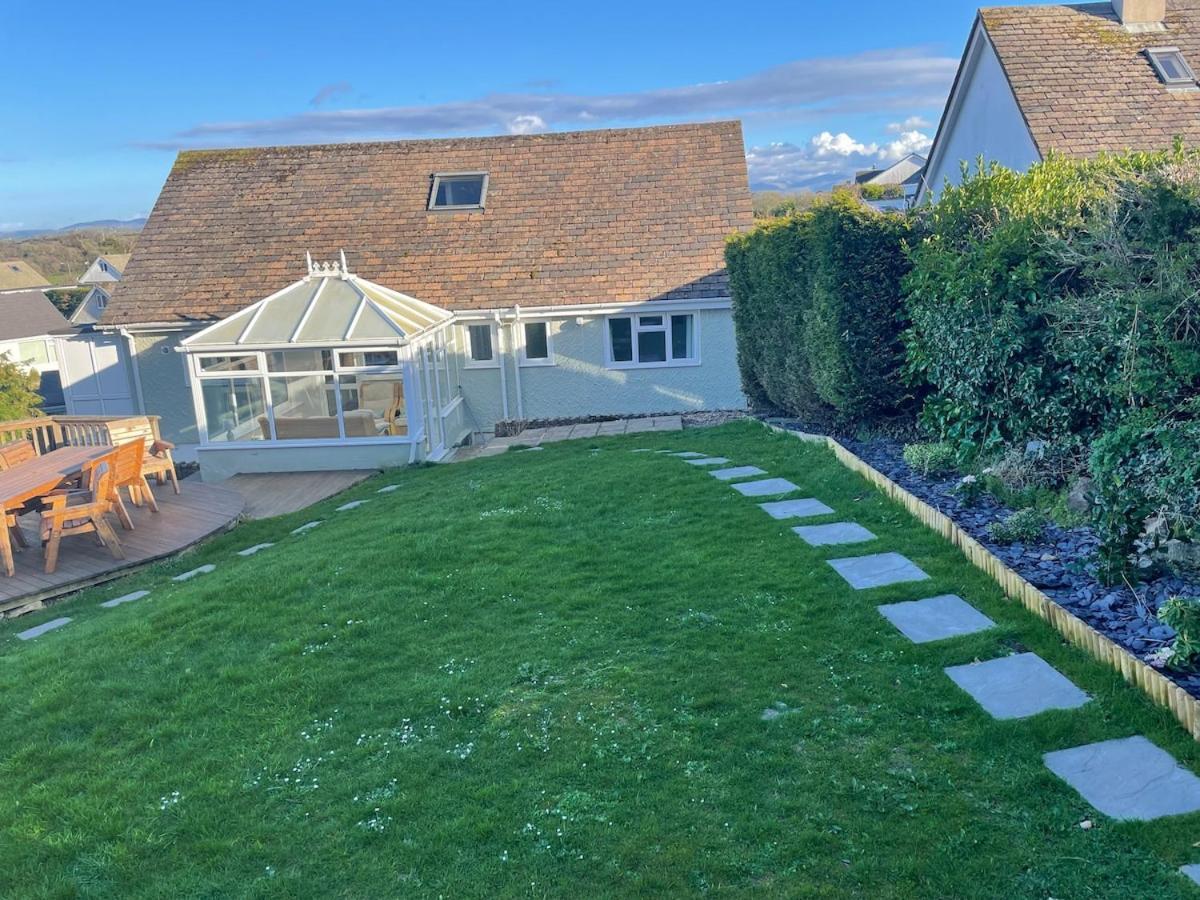 Family Holiday Home In Benllech With Hot Tub Exterior photo