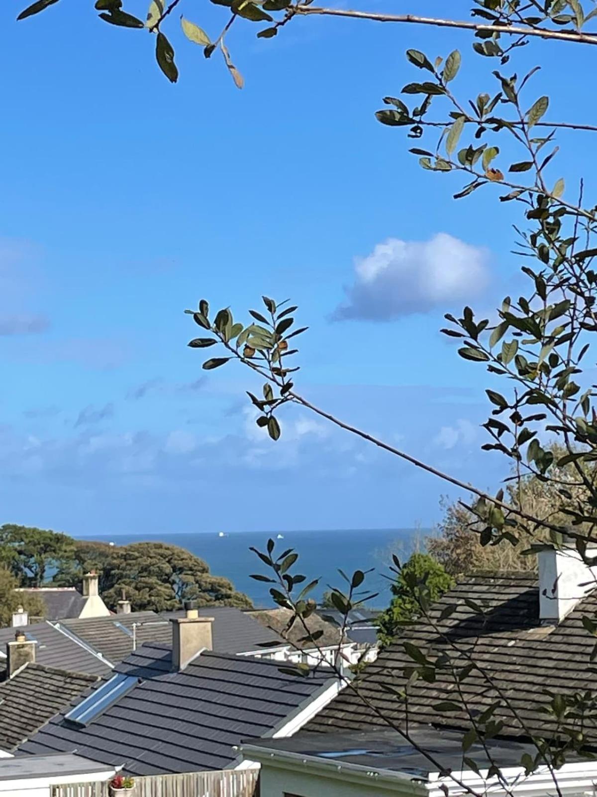 Family Holiday Home In Benllech With Hot Tub Exterior photo