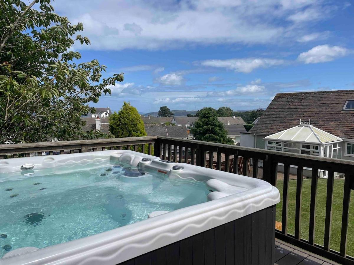 Family Holiday Home In Benllech With Hot Tub Exterior photo